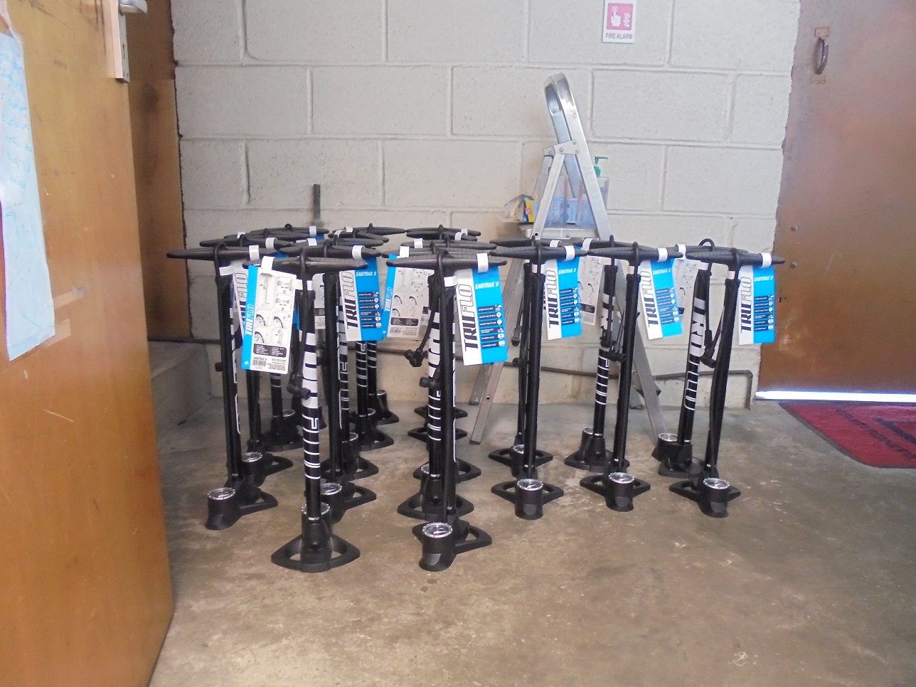 track pump with gauge